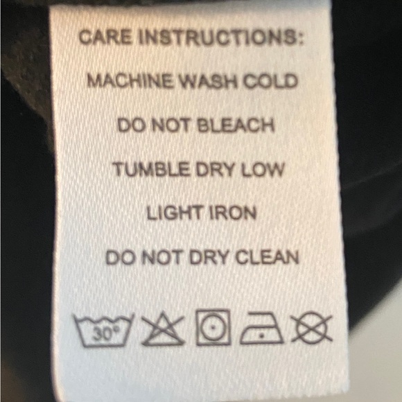 Ultra soft long sleeved crew neck top with rhinestone heart black fleece size L - Picture 6 of 6